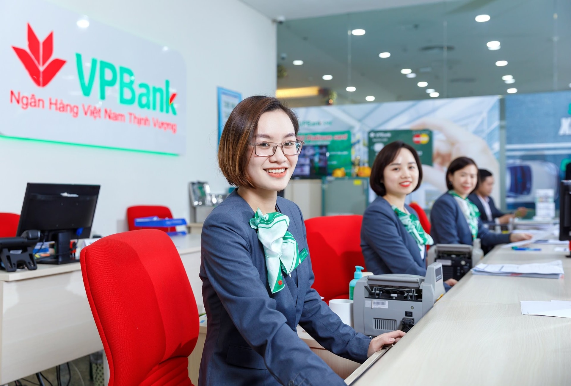 Lợi nhuận của VPBank tăng 12% trong 2021