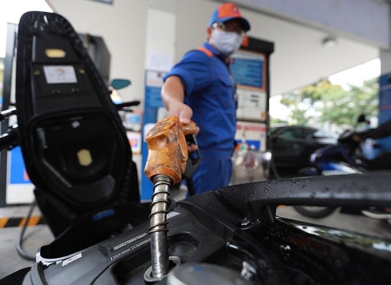 Giá xăng dầu được điều chỉnh giảm 