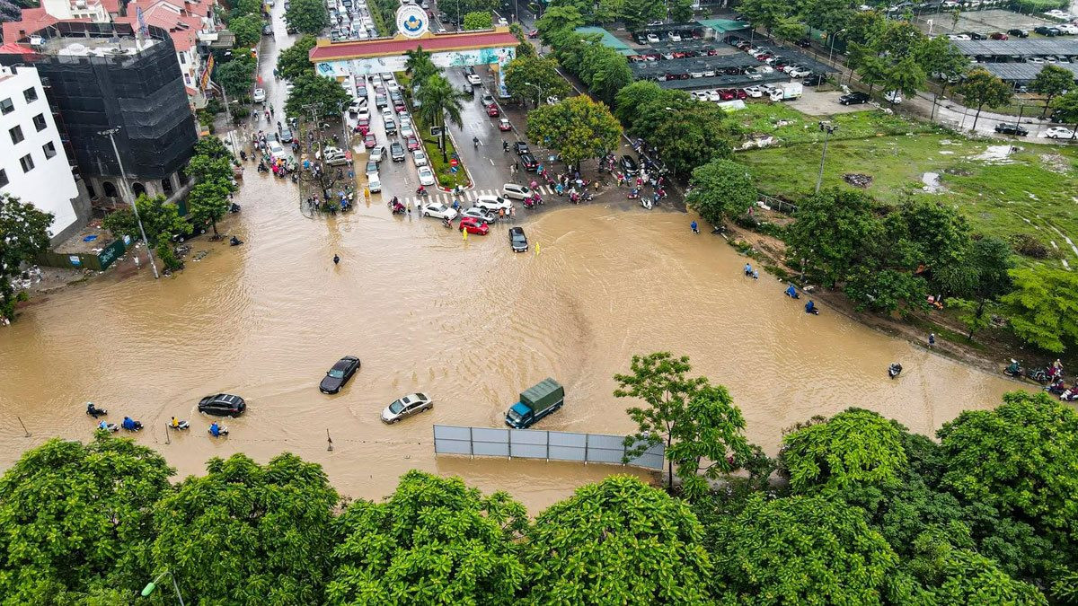 Giải pháp nào cho "điệp khúc" mưa là ngập ở Hà Nội