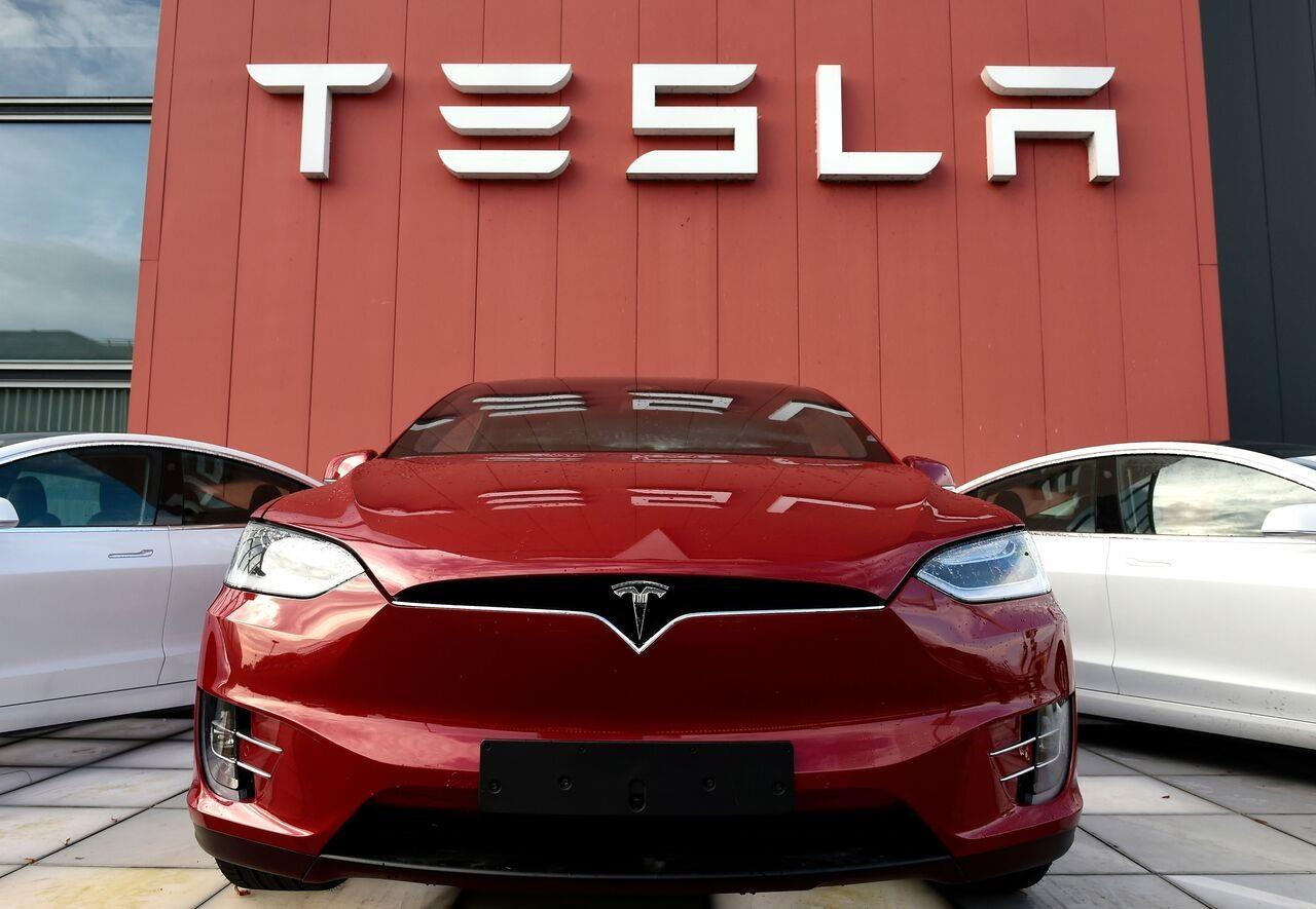 Bất ngờ sa thải quy mô lớn, Tesla bị khởi kiện