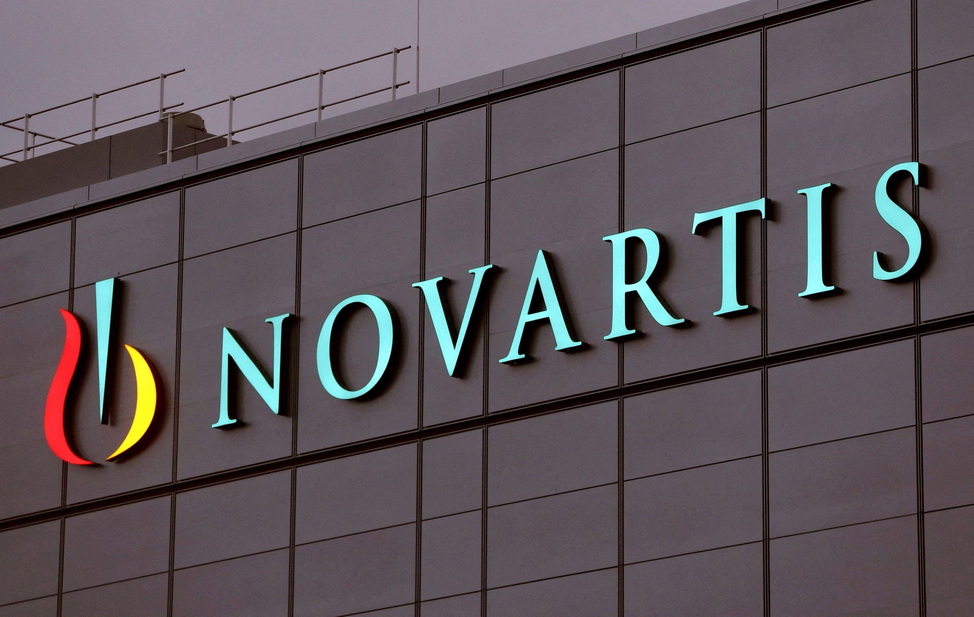 Hãng dược Novartis cắt giảm 8.000 việc làm 