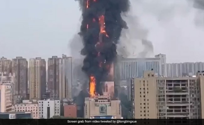 m0hua62_china-skyscraper-fire_625x300_16_september_22.jpg