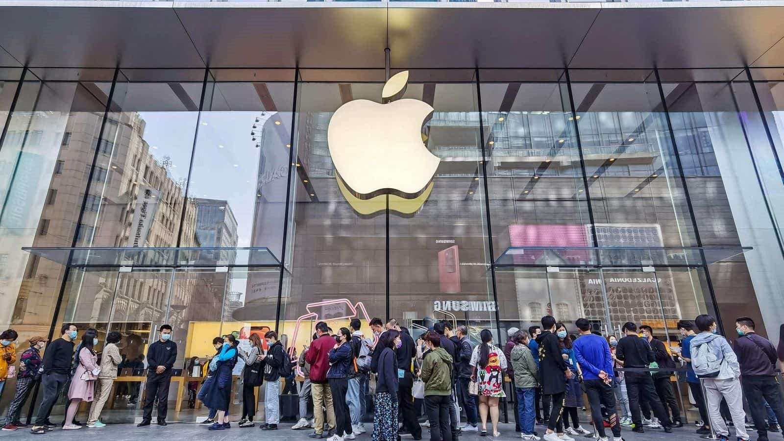 Đám đông xếp hàng dài mua iPhone dần biến mất, liệu sản phẩm của Apple có đang trở nên kém hấp dẫn? 