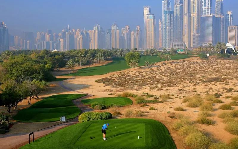 Ngồi sẵn trên mỏ dầu, vì sao Ả Rập Xê Út phải nhọc công xây sân golf trên hoang mạc?