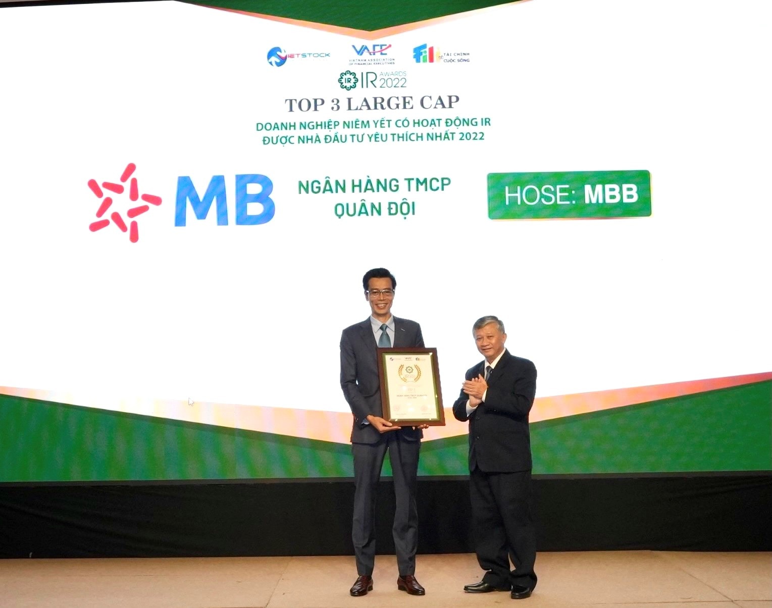 IR Awards 2022: MBB - Top 3 doanh nghiệp được nhà đầu tư yêu thích nhất