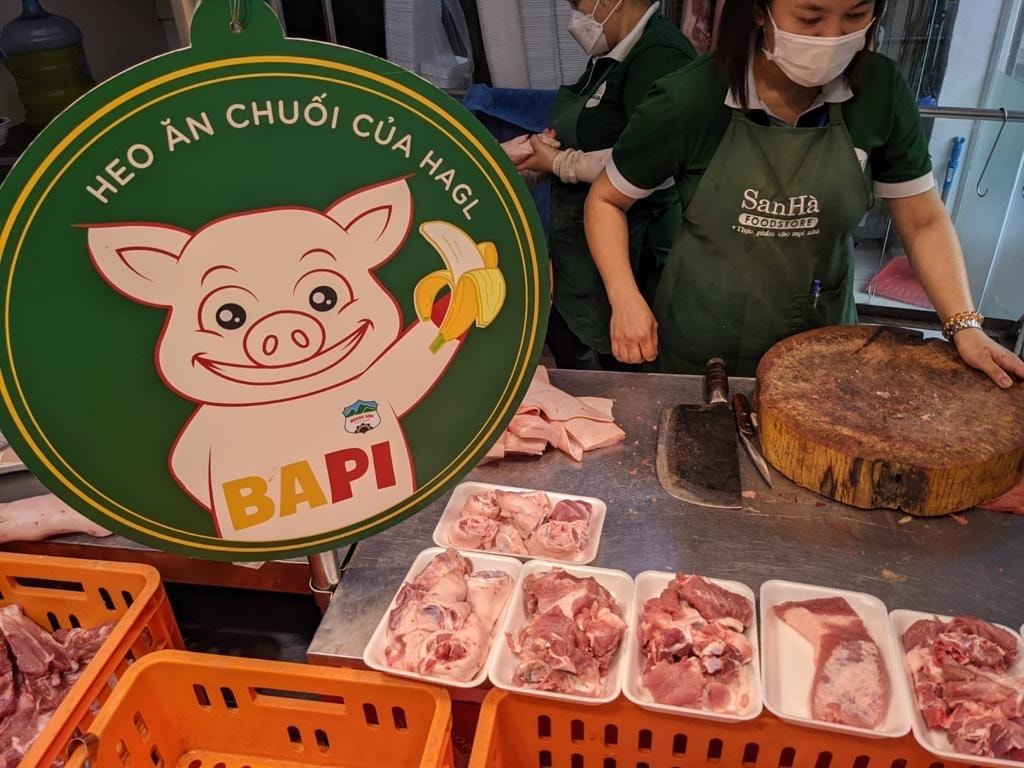 Vì sao mô hình "heo ăn chuối" của bầu Đức tạo ra làn sóng tranh luận trong thời gian gần đây?