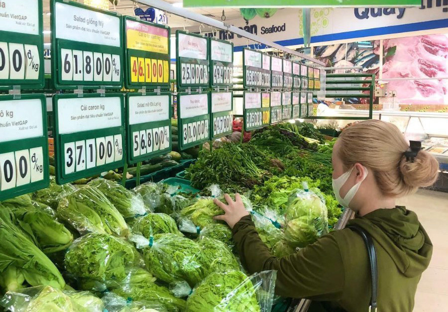 Một hệ thống siêu thị hơn 100 cửa hàng tuyên bố “chưa từng có tiền lệ bị trộn hàng rau củ VietGAP ‘dỏm’ suốt 25 năm”