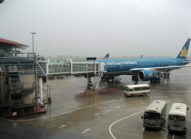 Hủy, hoãn cả trăm chuyến bay do bão Noru, hành khách cần lưu ý gì?