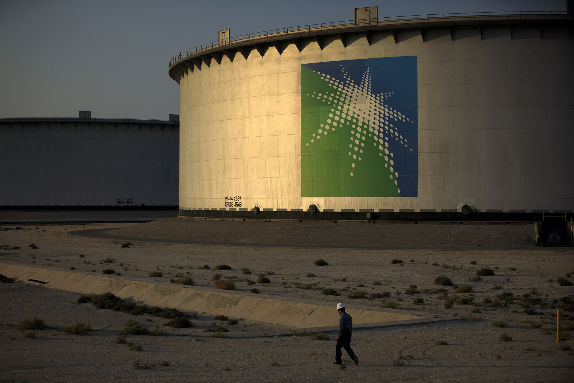 Bất chấp OPEC+ cắt giảm mạnh sản lượng, Ả rập Xê út tuyên bố bơm đủ dầu cho khu vực Bắc Á