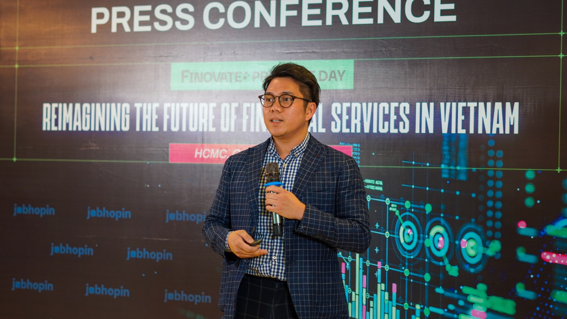 CEO JobHopin: Mức lương đề xuất của ngành dịch vụ tài chính đang cao hơn ngân hàng