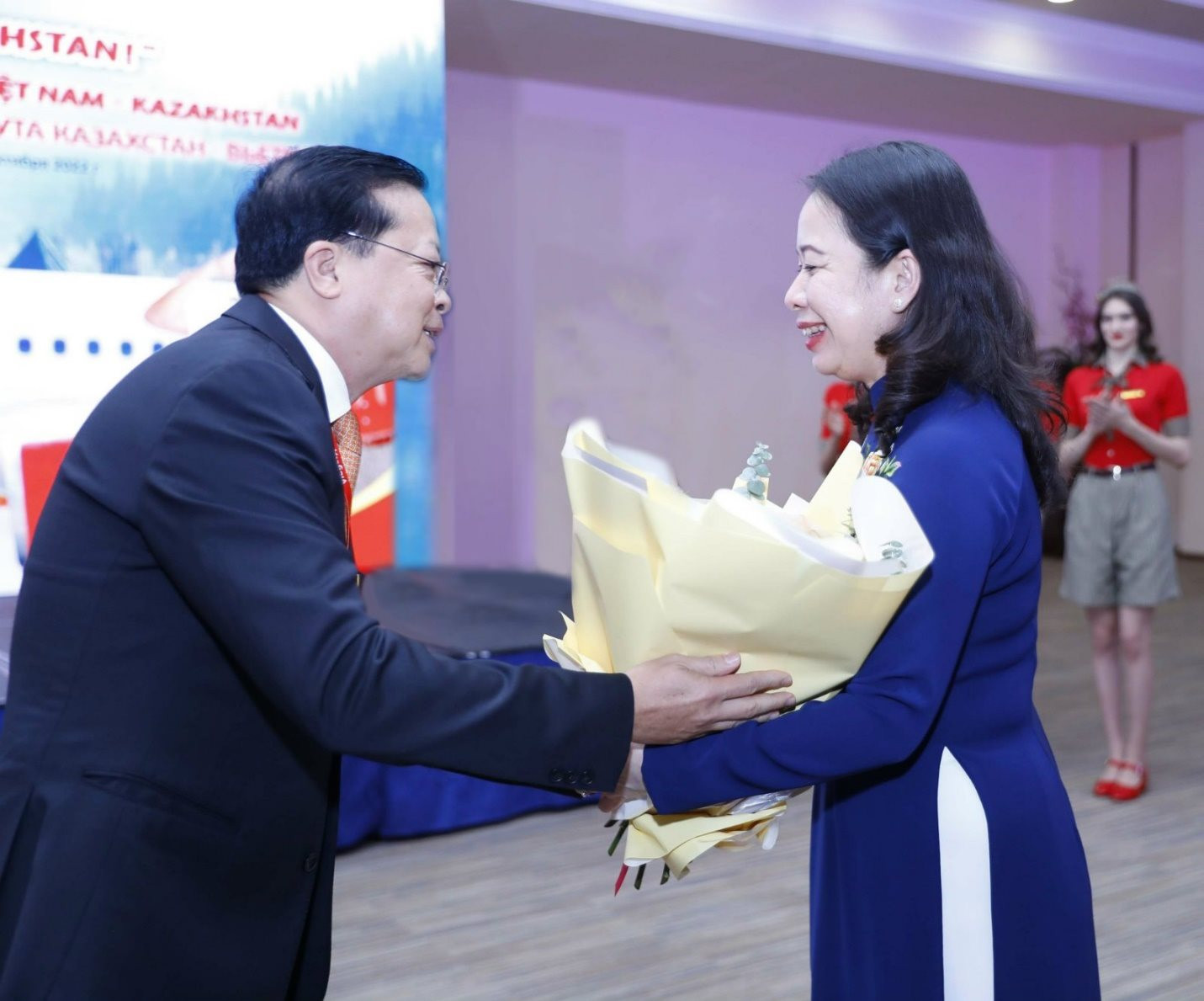 Cùng du khách Kazakhstan khám phá Việt Nam với đường bay thẳng Vietjet