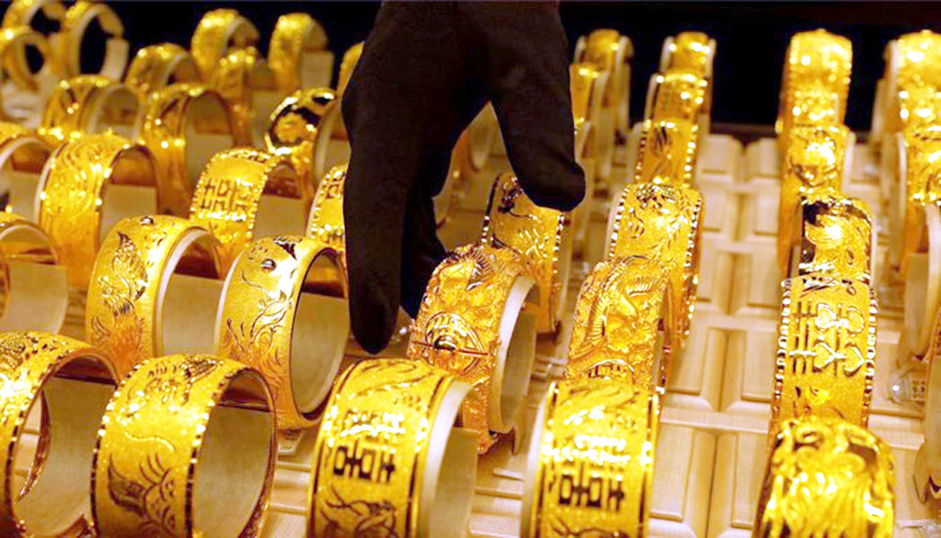 Thị trường vàng tuần qua: Giá vàng thế giới xuống thấp nhất 3 tuần, trong nước vượt mốc 67 triệu đồng/lượng