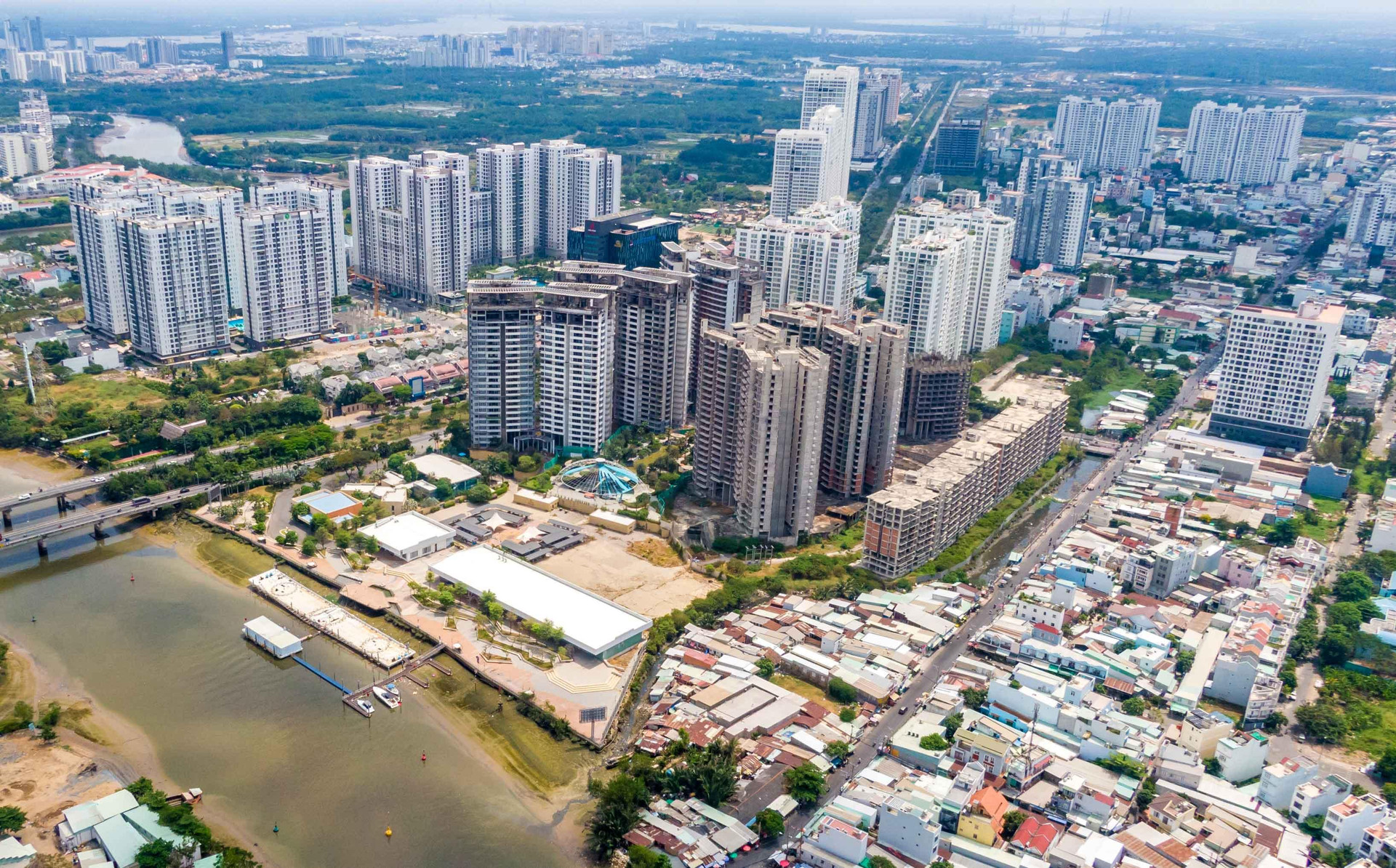 Thị trường bất động sản TP. Hồ Chí Minh đang “cài số lùi”