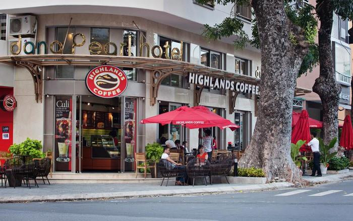 Chuyên gia F&B bày cách giúp doanh nghiệp nhỏ "bơi cùng cá mập" như Phúc Long hay Highlands Coffee mà không bị "ăn thịt"?