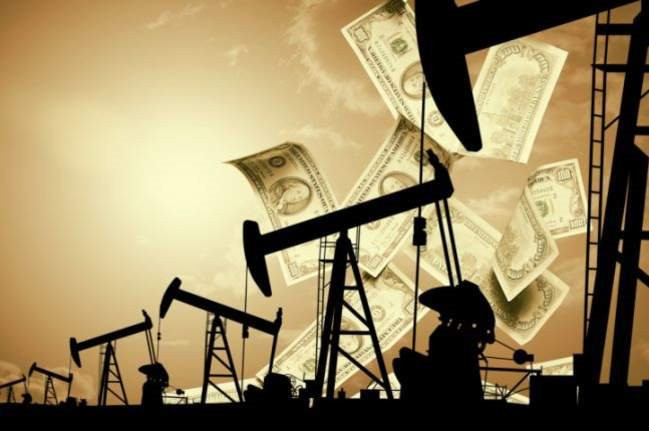Điều gì khiến nhiều quốc gia vẫn phải trả phí cao kỷ lục dù giá dầu đã giảm mạnh 30%? 