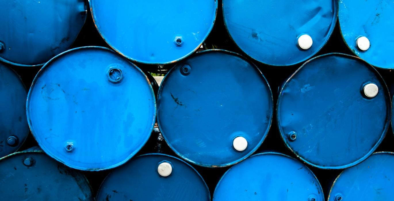 Tại sao nước sản xuất xăng dầu lớn nhất thế giới là Mỹ lại không tự chủ được giá nhiên liệu?