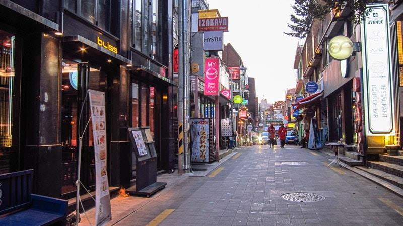 itaewon_during_the_day.jpg