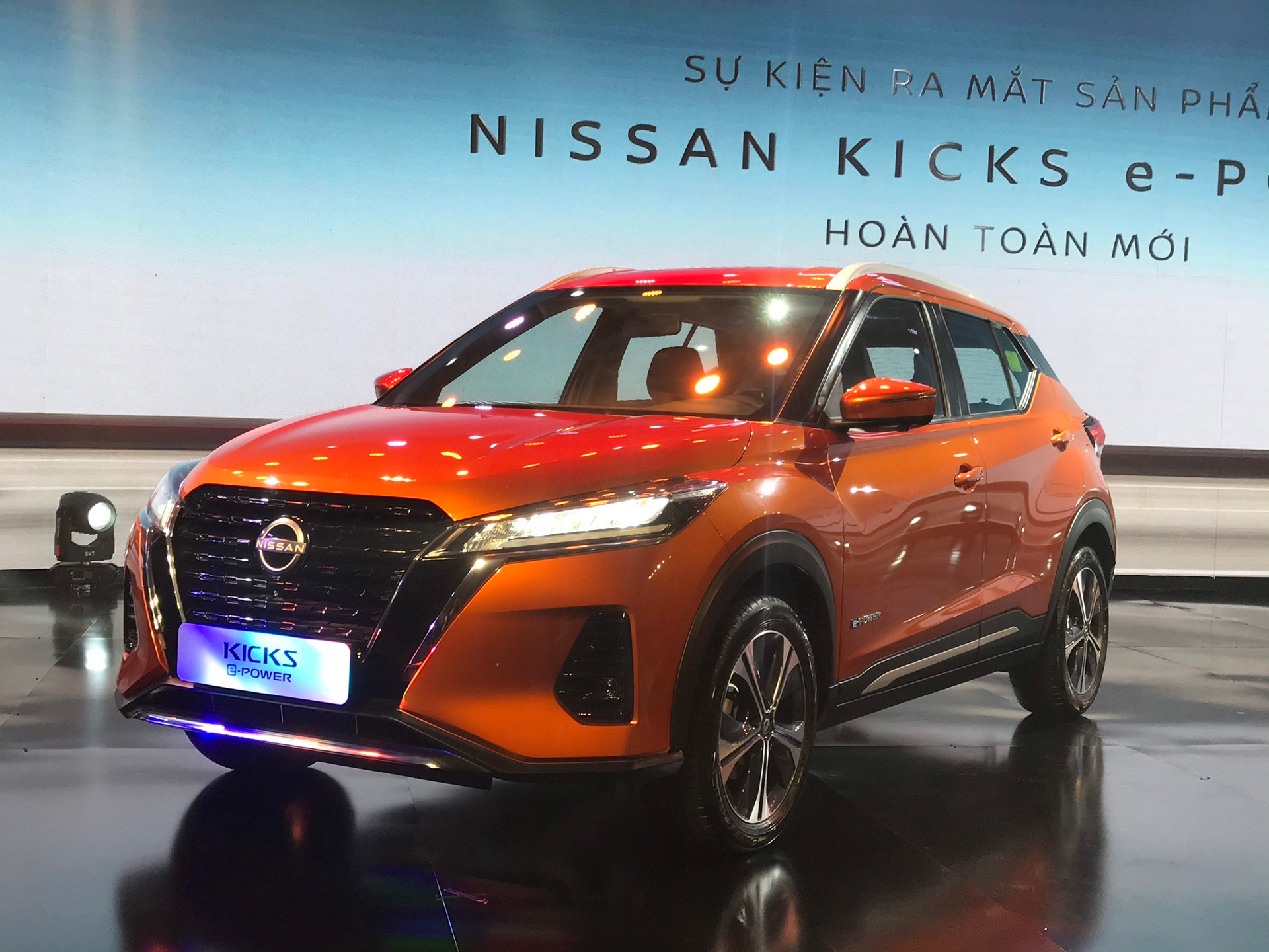 Nissan Kicks e-Power ra mắt thị trường Việt: Tiêu thụ xăng ít hơn Honda Lead, giá từ 789 triệu đồng