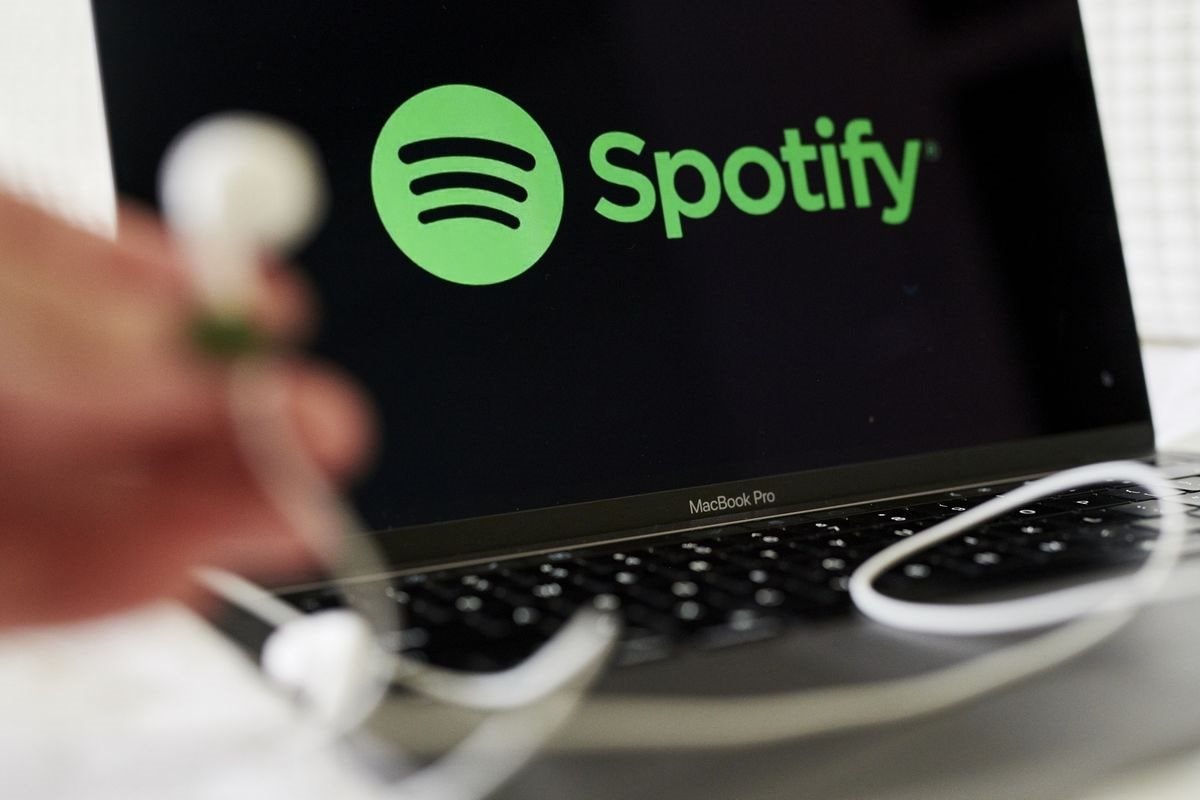 Spotify 'tuyên chiến' với Apple vì chính sách 'nộp tô' 30% các bài đăng quảng cáo