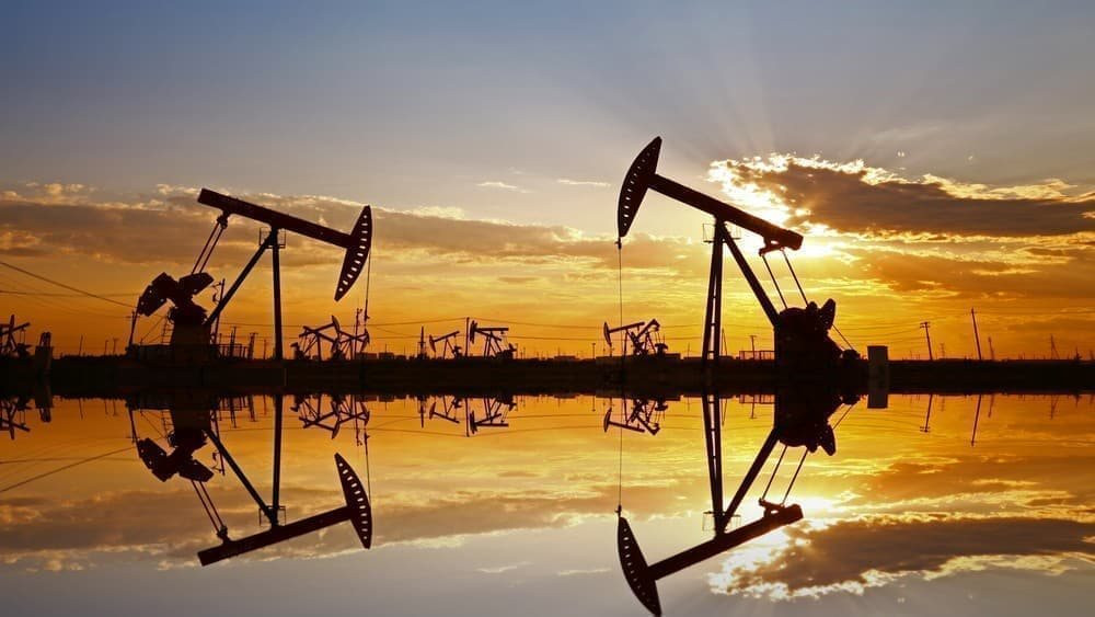 Giá dầu thô bất ngờ quay đầu tăng