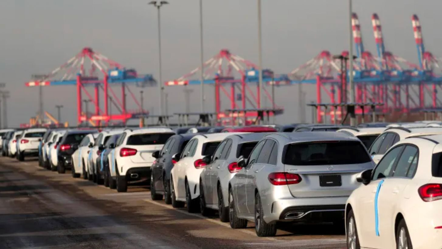 Hàng nghìn chiếc xe BMW, Tesla... xếp hàng dài lênh đênh trên biển vì tắc nghẽn nghiêm trọng, chuyện gì đang xảy ra?
