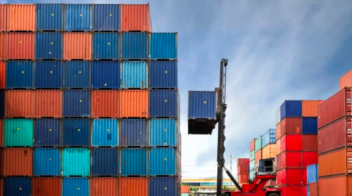 Nỗi lo chồng chất của hệ thống vận tải biển: Thừa mứa container mang theo dấu hiệu của suy thoái toàn cầu 