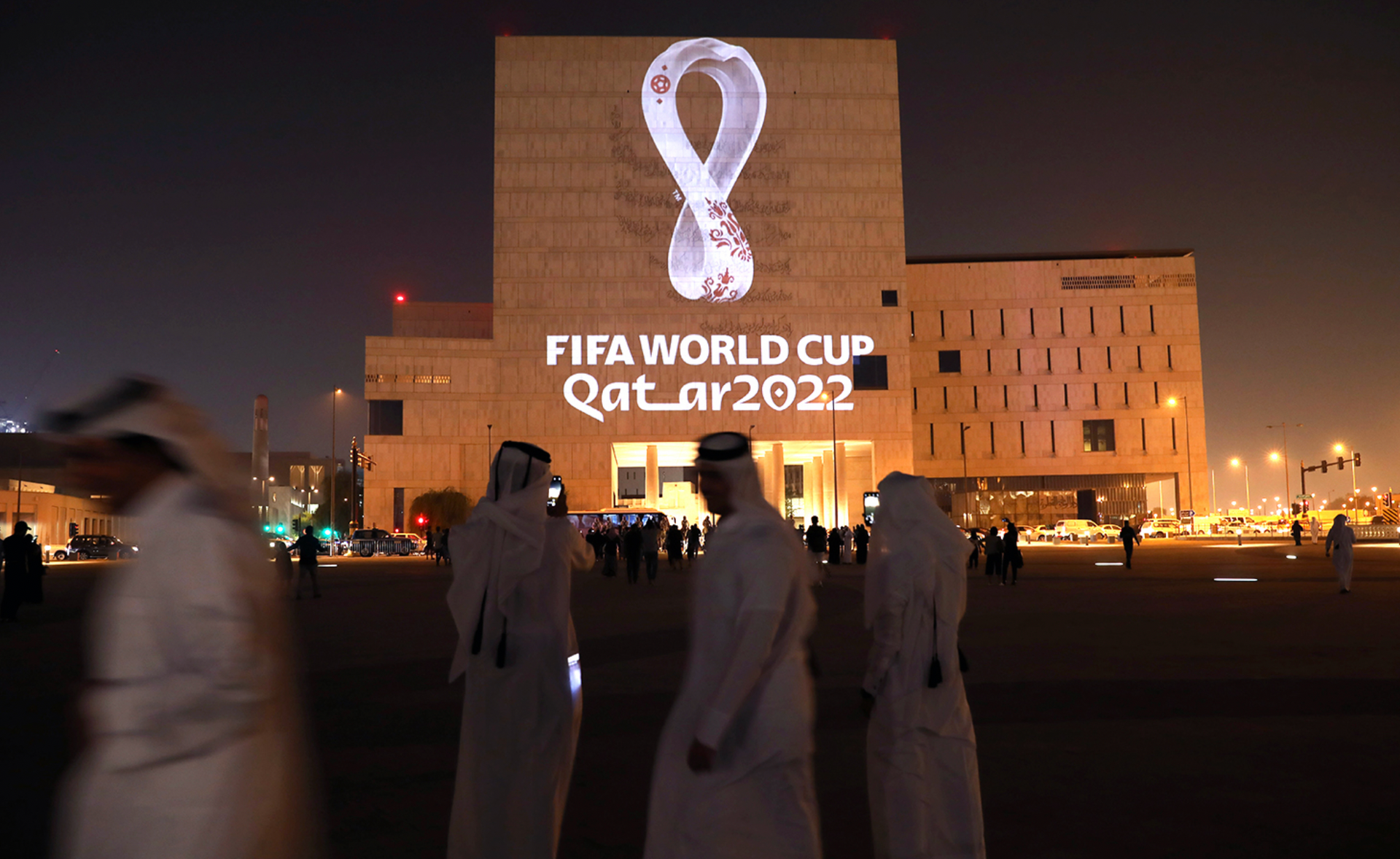Kỳ World Cup đắt đỏ nhất thế giới: "Đại gia dầu mỏ" biến sa mạc thành sân vận động và đại đô thị phục vụ người hâm mộ
