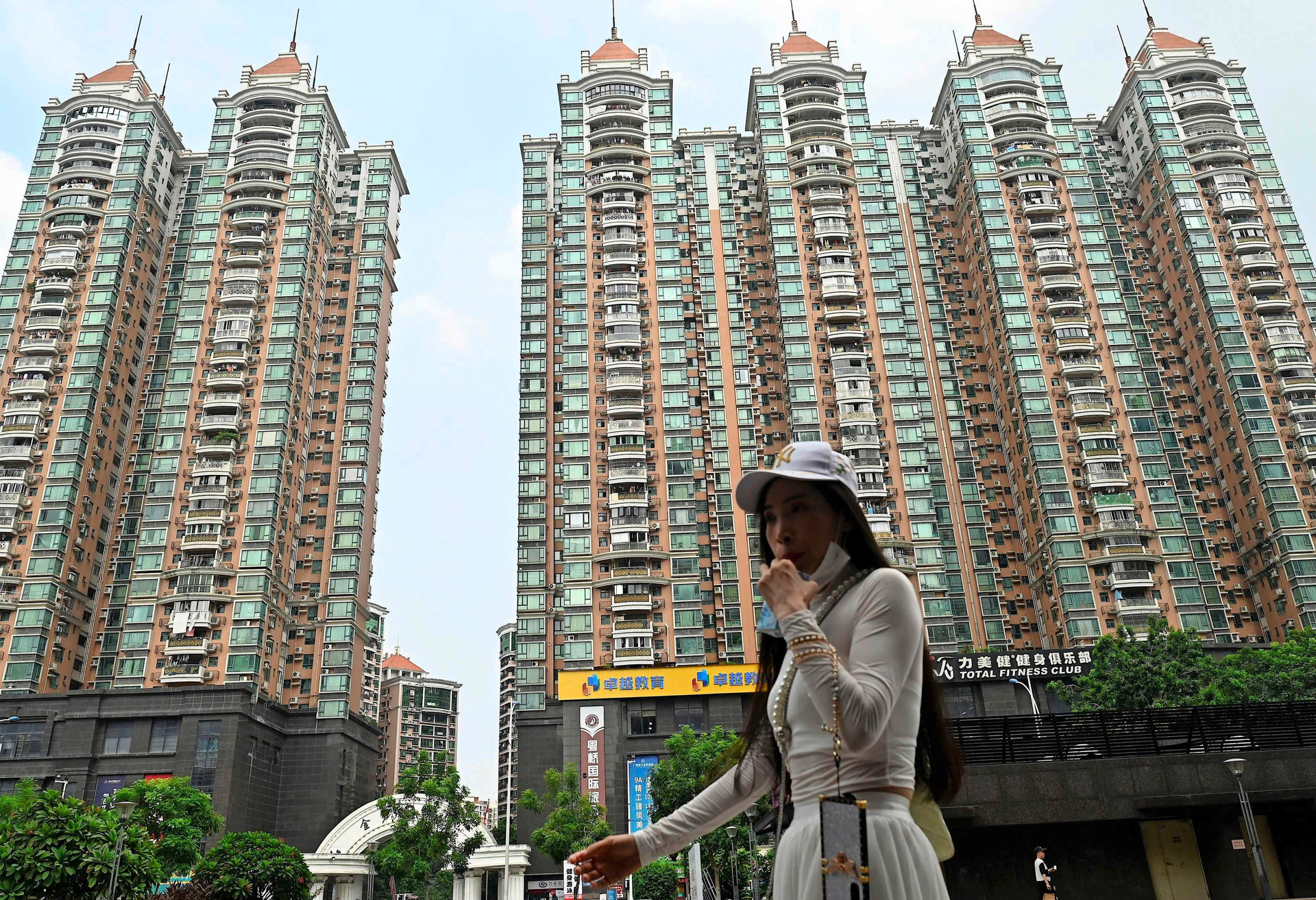 Cổ phiếu bất động sản tăng phi mã nhưng chuyên gia cảnh báo hiện thực “phũ phàng” ở Trung Quốc