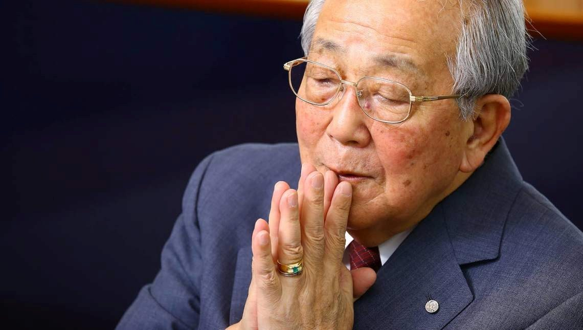 Ông trùm kinh doanh Nhật Bản Inamori Kazuo: Người nghèo muôn kiếp thường "hào phóng" 3 thứ và thích làm 3 việc, không muốn 'kiệt quệ' thì phải sớm thay đổi