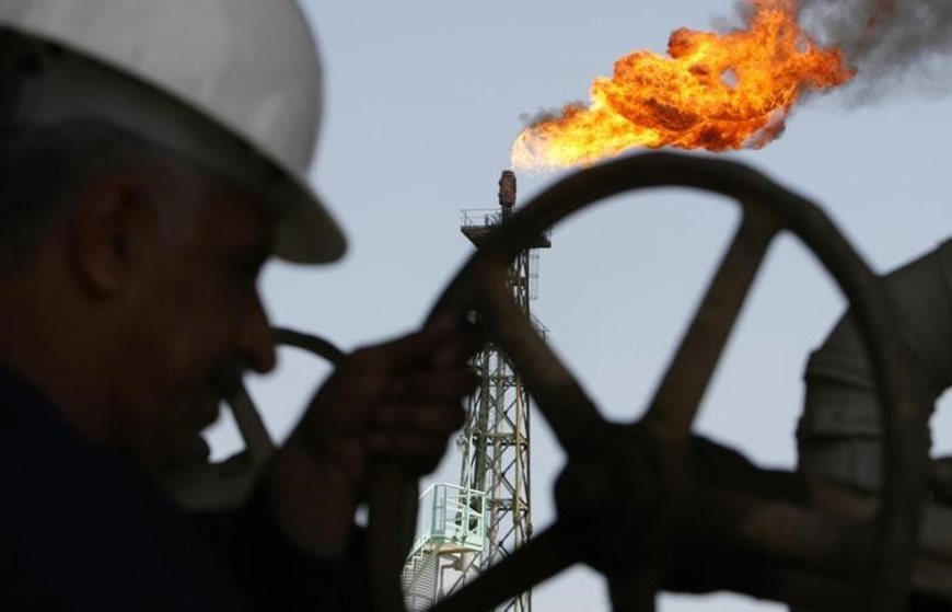 Giá dầu thô bật tăng hơn 2 USD trước những thông tin về quyết định của OPEC+