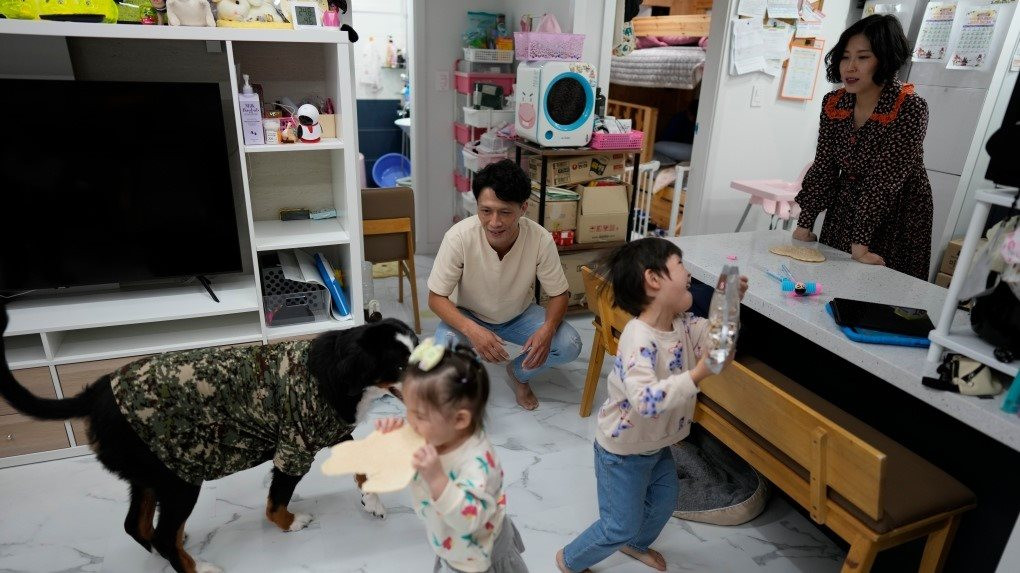 Hàn Quốc khủng hoảng nhân khẩu học vì nhiều người chịu sinh con, lập gia đình