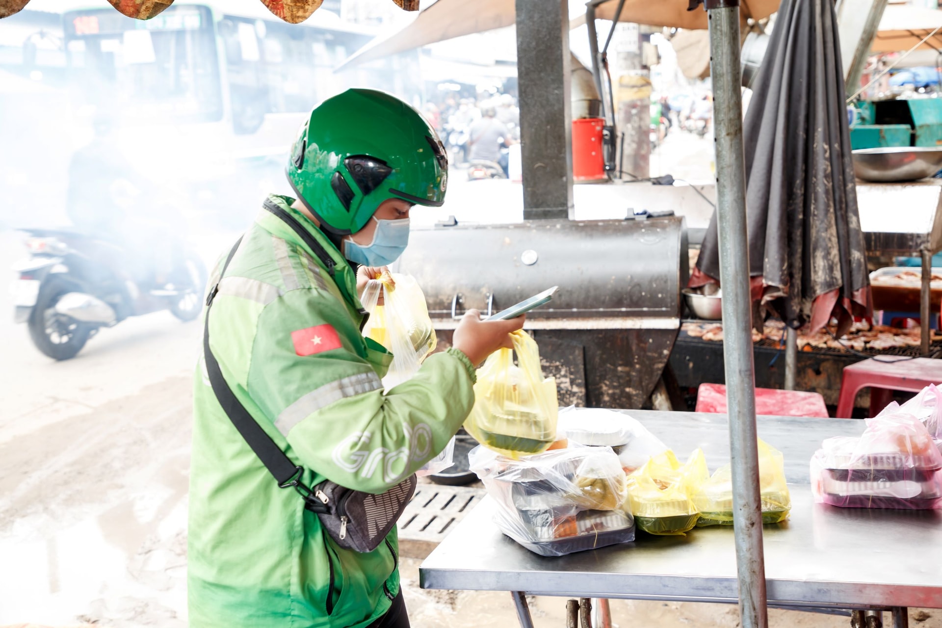 Cuộc dịch chuyển thói quen ẩm thực: Từ nhà hàng đến đặt tiệc tại gia