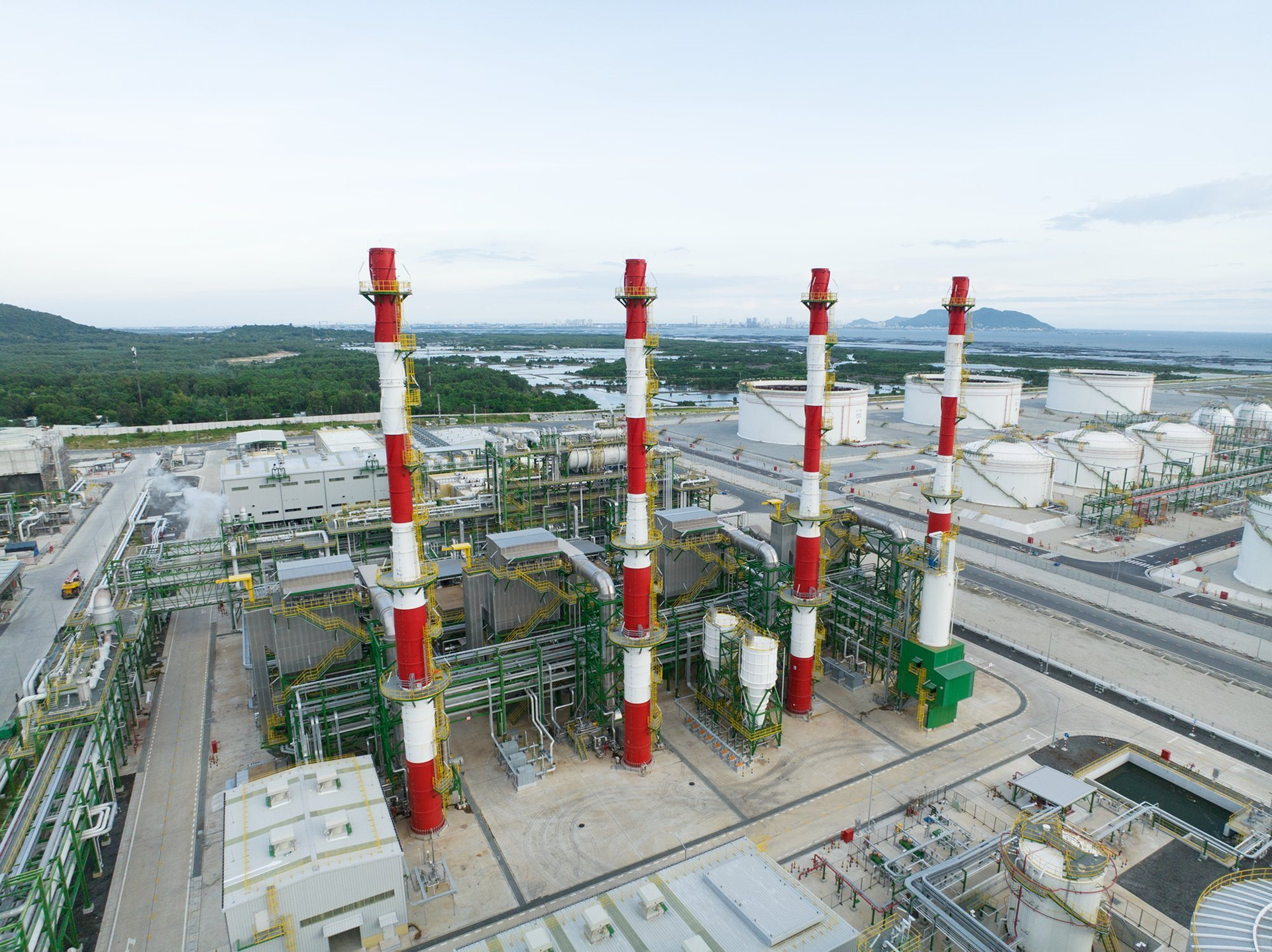 Dự án Long Sơn của SCG chính thức đi vào hoạt động: Vốn đầu tư hơn 5 tỷ USD. là tổ hợp hóa dầu tích hợp đầy đủ đầu tiên tại Việt Nam