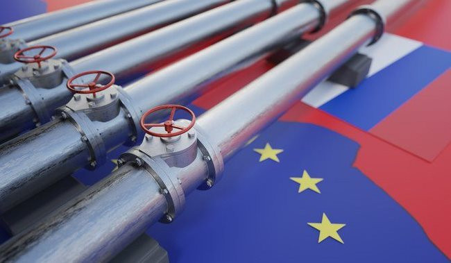 Bất chấp nguy cơ tàn phá thị trường năng lượng toàn cầu, EU quyết tâm áp giá trần dầu Nga