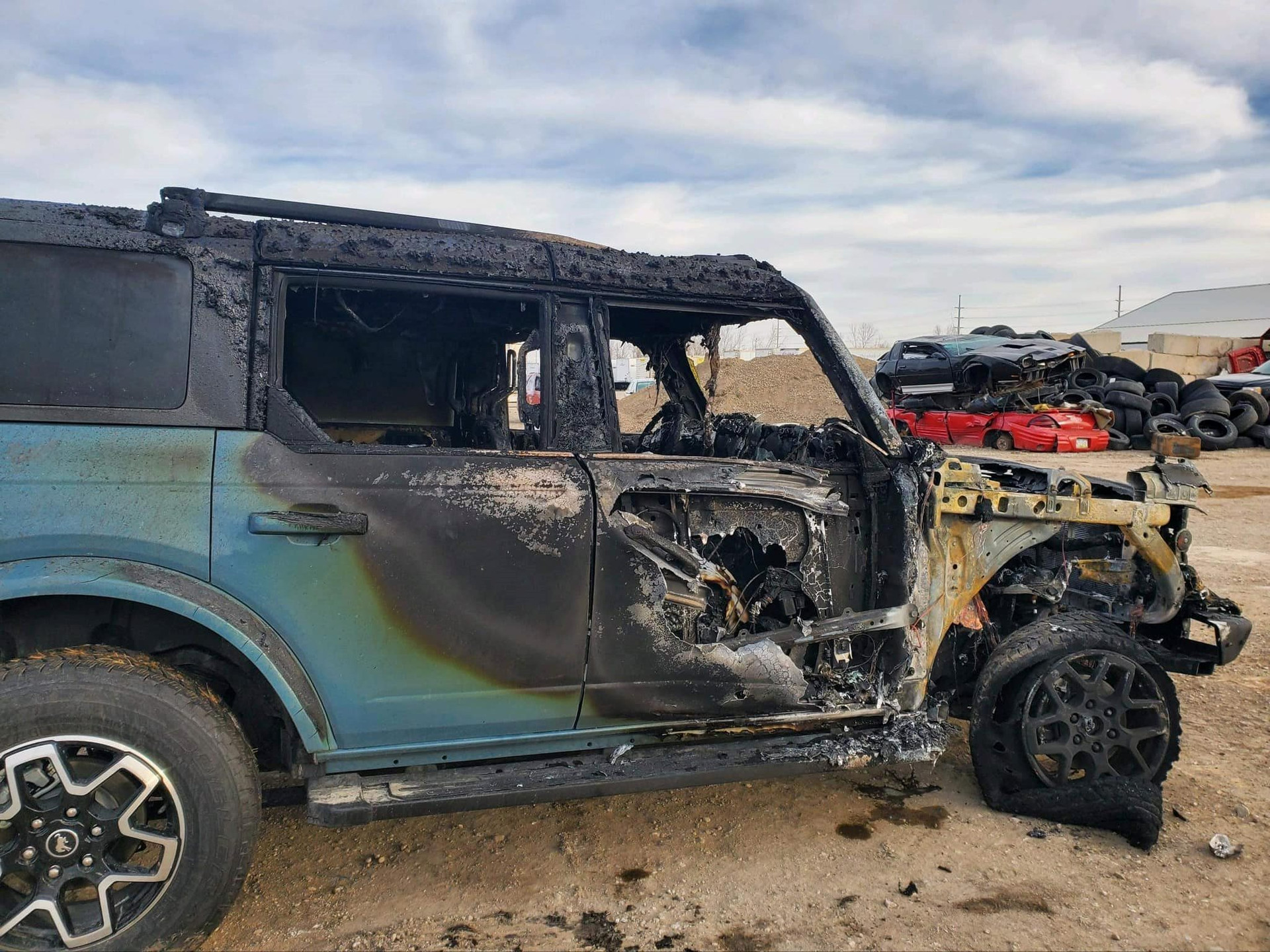 Mẫu SUV "siêu hot" của Ford bất ngờ bốc cháy sau một cú phanh gấp