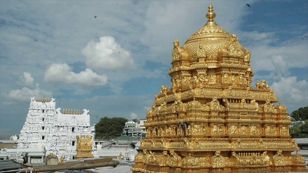 Một ngôi đền ở Ấn Độ sở hữu 10 tấn vàng cùng 20 tỷ USD tiền gửi ngân hàng, hàng loạt bất động sản đắt giá khắp cả nước: Nhờ đâu mà giàu có đến vậy? - Ảnh 5.