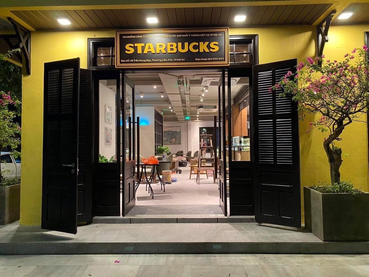 Starbuck và Phúc Long đổ bộ Hội An: Như "anh em" sinh đôi, không còn xanh lá, chỉ có vàng và đen