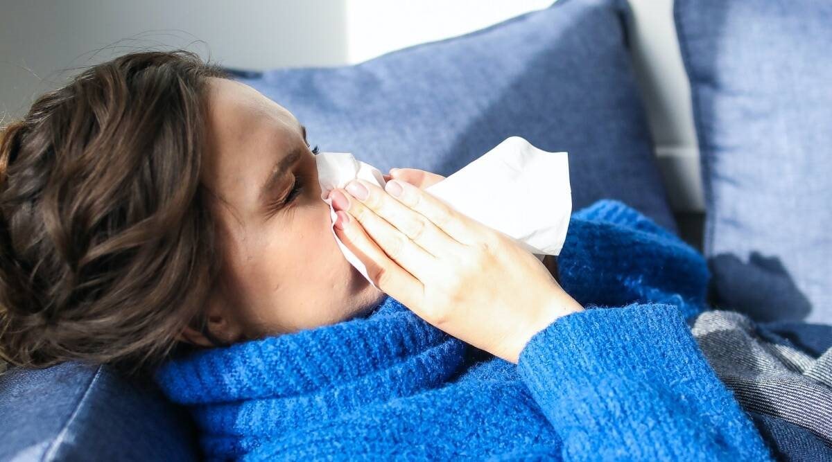 flu-sneeze-pexels.jpg