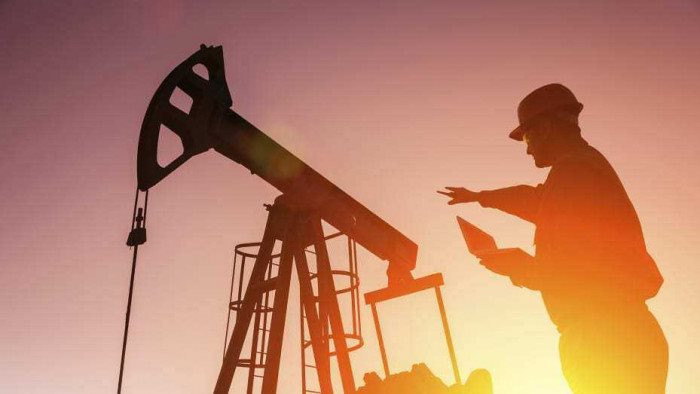 Tâm lý lo ngại suy thoái đẩy giá dầu thô về gần mức thấp nhất năm