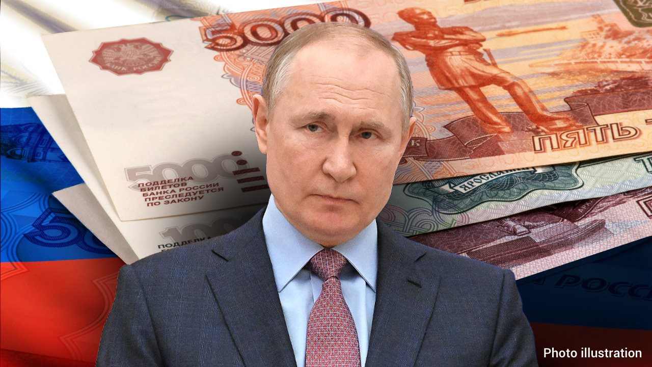 Thấy gì từ lời cảnh báo của Nga về "những cú sốc kinh tế mới" sau khi dầu thô bị phương Tây áp giá trần?