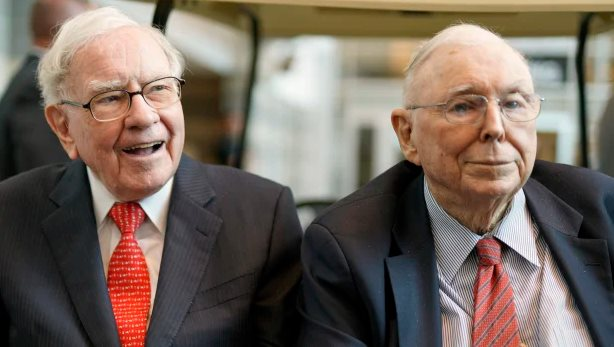 Charlie Munger: Cánh tay phải từng đố kỵ với Warren Buffett đã vượt qua sự ganh ghét về giàu có như thế nào?