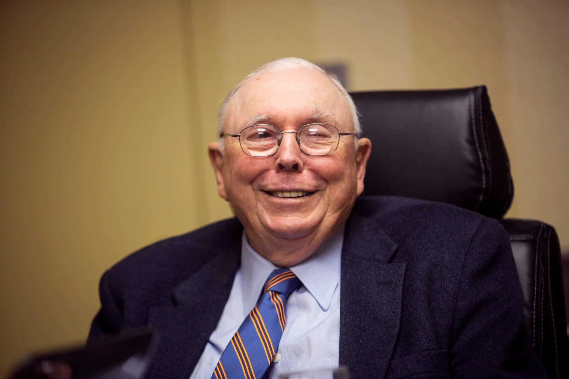 Tỷ phú Charlie Munger từng đố kỵ với Warren Buffett khẳng định: "Thế giới không được điều khiển bởi lòng tham mà bởi sự ghen tị"