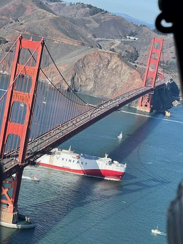 Con tàu chở 999 xe VinFast VF8 đã cập cảng California (Mỹ) 