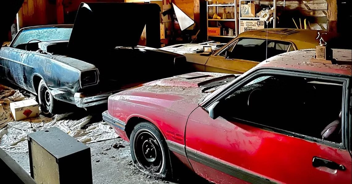 40 năm sau khi bị bỏ hoang, bộ sưu tập xe Chevrolet, Mercury ngập trong cát bụi: Chủ nhân là người trúng xổ số nhưng bị phá sản