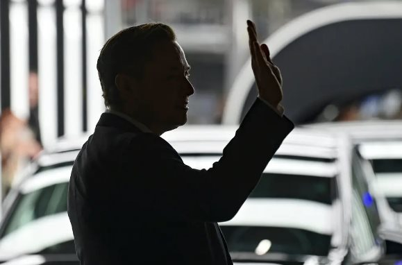 Cổ phiếu xuống đáy 2 năm, sắp mất vị thế thống trị ngành xe điện, CEO lơ là việc quản lý: Tesla sẽ đi về đâu? 