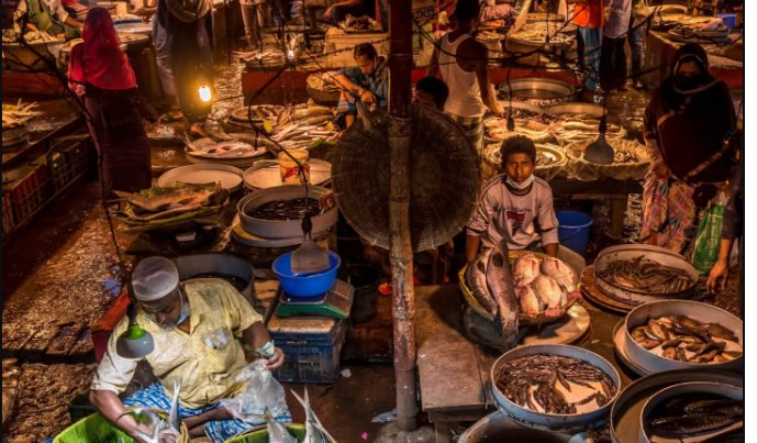 Ngôi sao kinh tế châu Á "gục ngã dưới vũng lầy": Nhiều người thành phố đói hơn cả ở nông thôn, đến thịt cũng không mua nổi
