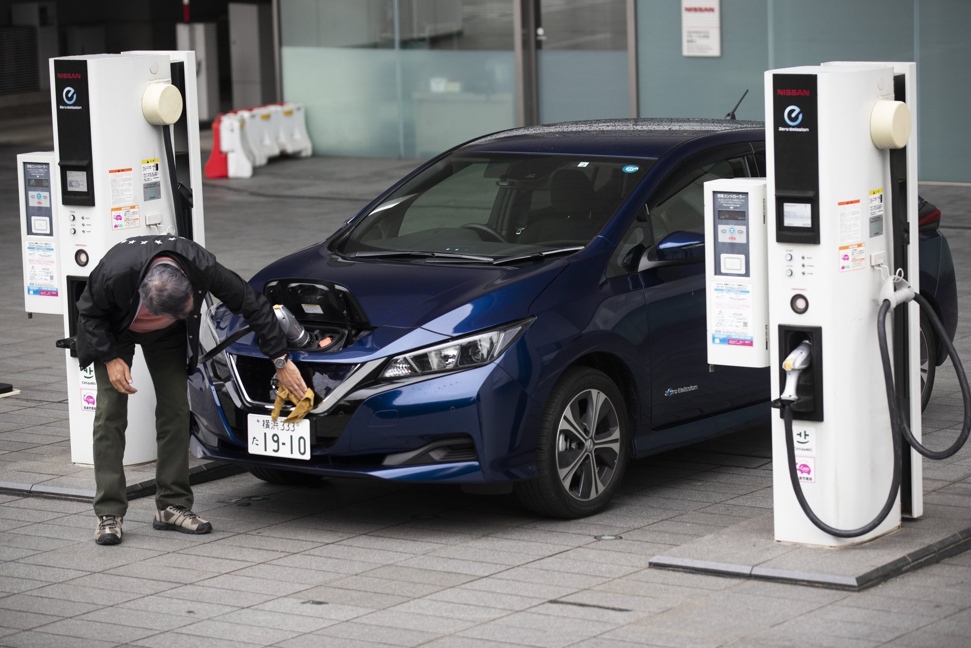 Quá thành công với dòng xe Hybrid, Nhật Bản đã tụt hậu trong mảng ô tô điện như thế nào?