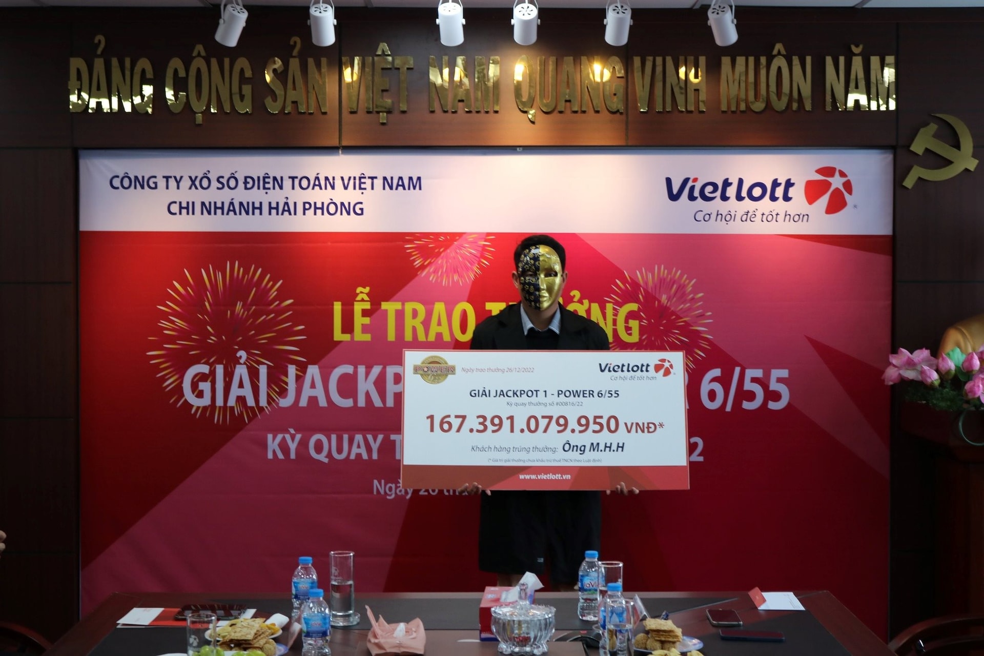 Vietlott lên tiếng trước nghi vấn cùng một người nhận 2 giải Jackpot Mega 6/45 tổng trị giá hơn 100 tỷ đồng?