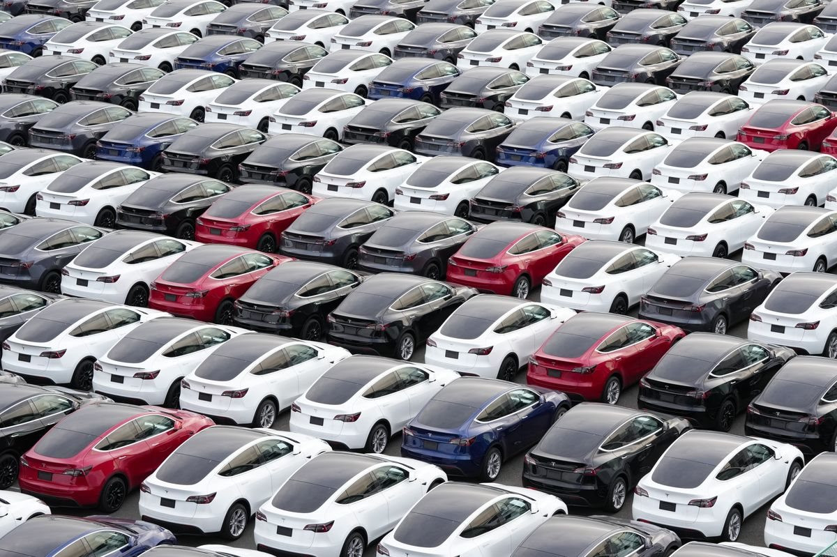 Có phải nhà đầu tư đã quá khắt khe với Tesla: Bán hơn 1,3 triệu xe, tăng trưởng 40% vẫn ‘fail target’, cổ phiếu giảm dựng đứng trong năm qua