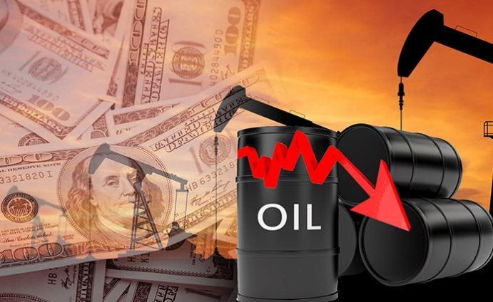 Thị trường ngày 4/1: Giá dầu lao đôc mất 4%, vàng cao nhất 6 tháng, khí đốt chạm đáy 10 tháng